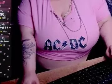 _ellybelly_