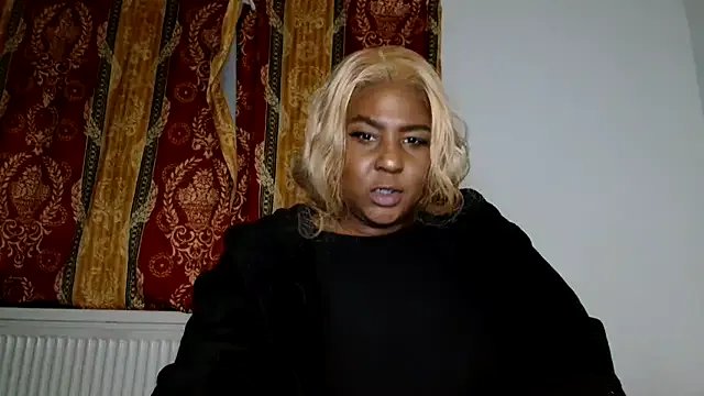 CurvySashia