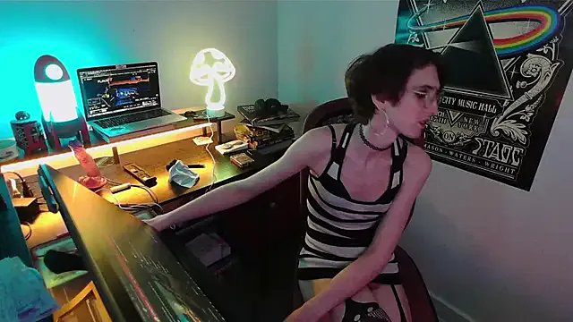 GiRL_POLARiS