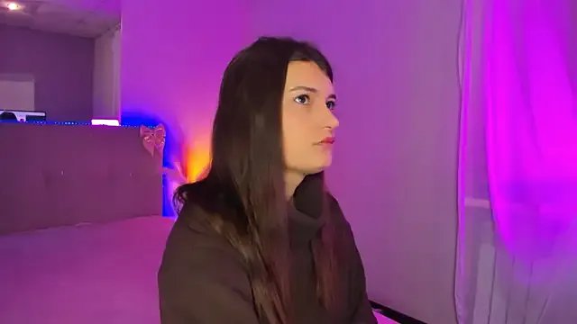 Laura_Leee